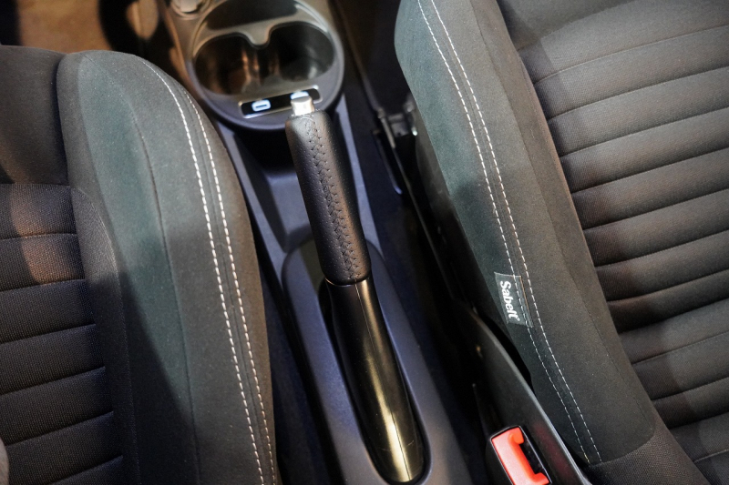 アバルト 595 モメント 5MT 左H 全国49台限定 ミシュラン25年製新品タイヤ交換済 専用マットグレー 中古車 中古車