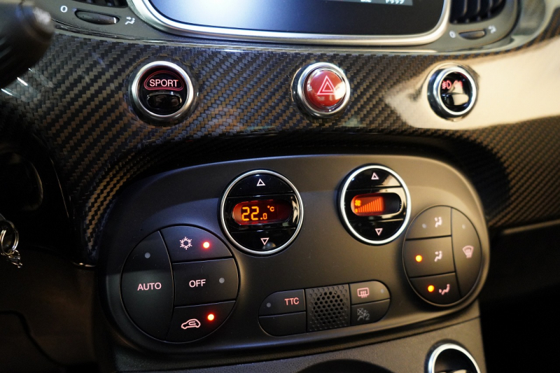 アバルト 595 モメント 5MT 左H 全国49台限定 ミシュラン25年製新品タイヤ交換済 専用マットグレー 中古車 中古車