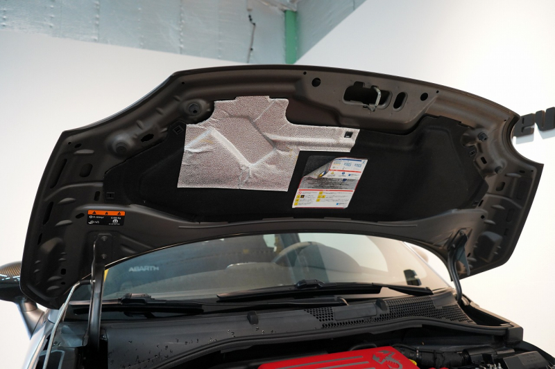 アバルト 595 モメント 5MT 左H 全国49台限定 ミシュラン25年製新品タイヤ交換済 専用マットグレー 中古車 中古車