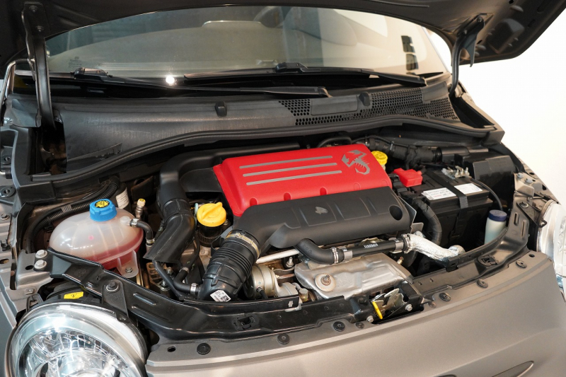 アバルト 595 モメント 5MT 左H 全国49台限定 ミシュラン25年製新品タイヤ交換済 専用マットグレー 中古車 中古車