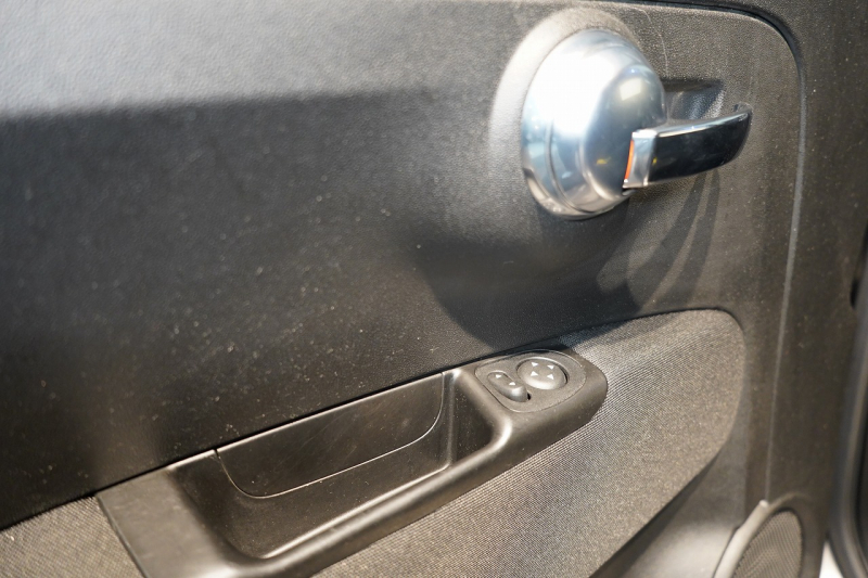 アバルト 595 モメント 5MT 左H 全国49台限定 ミシュラン25年製新品タイヤ交換済 専用マットグレー 中古車 中古車