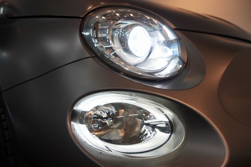 アバルト 595 モメント 5MT 左H 全国49台限定 ミシュラン25年製新品タイヤ交換済 専用マットグレー 中古車 中古車