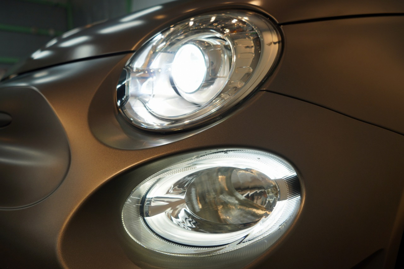 アバルト 595 モメント 5MT 左H 全国49台限定 ミシュラン25年製新品タイヤ交換済 専用マットグレー 中古車 中古車