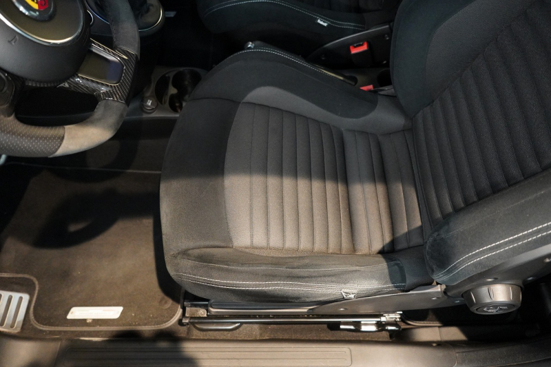 アバルト 595 モメント 5MT 左H 全国49台限定 ミシュラン25年製新品タイヤ交換済 専用マットグレー 中古車 中古車