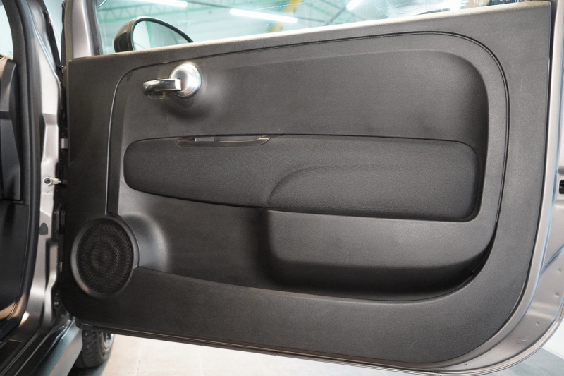 アバルト 595 モメント 5MT 左H 全国49台限定 ミシュラン25年製新品タイヤ交換済 専用マットグレー 中古車 中古車