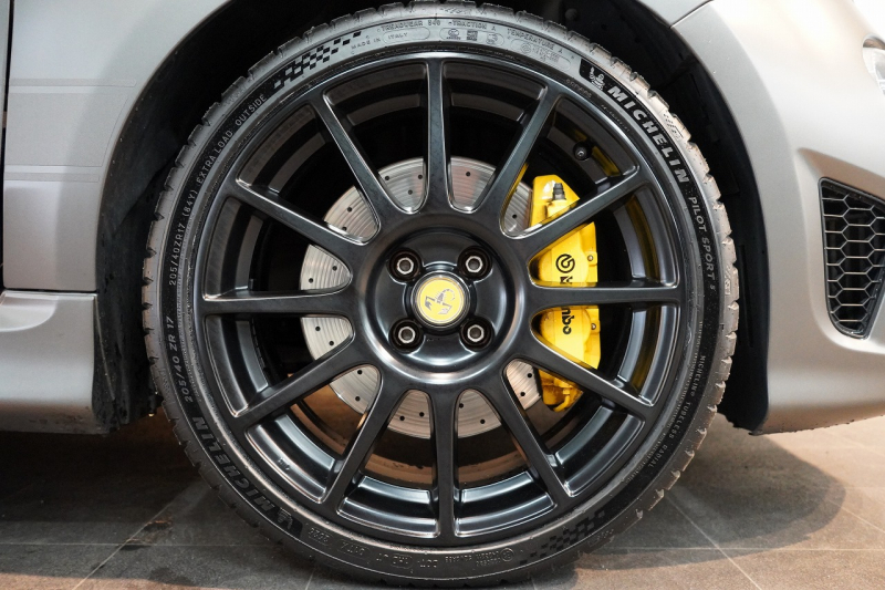 アバルト 595 モメント 5MT 左H 全国49台限定 ミシュラン25年製新品タイヤ交換済 専用マットグレー 中古車 中古車