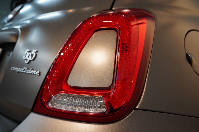 アバルト 595 モメント 5MT 左H 全国49台限定 ミシュラン25年製新品タイヤ交換済 専用マットグレー 中古車 中古車