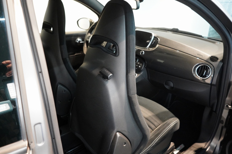 アバルト 595 モメント 5MT 左H 全国49台限定 ミシュラン25年製新品タイヤ交換済 専用マットグレー 中古車 中古車