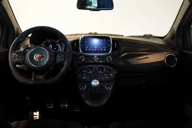 アバルト 595 モメント 5MT 左H 全国49台限定 ミシュラン25年製新品タイヤ交換済 専用マットグレー 中古車 中古車