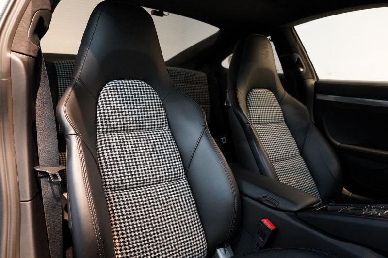 ポルシェ 911(Type991.1) Carrera S PDK 左H ペピータ柄シート スポクロ スポエグ スポーツステア ガラスSR オールレザー 中古車 中古車