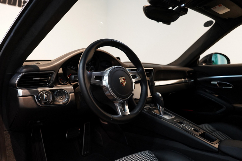 ポルシェ 911(Type991.1) Carrera S PDK 左H ペピータ柄シート スポクロ スポエグ スポーツステア ガラスSR オールレザー 中古車 中古車