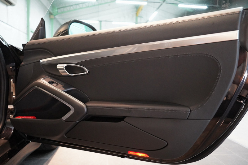 ポルシェ 911(Type991.1) Carrera S PDK 左H ペピータ柄シート スポクロ スポエグ スポーツステア ガラスSR オールレザー 中古車 中古車