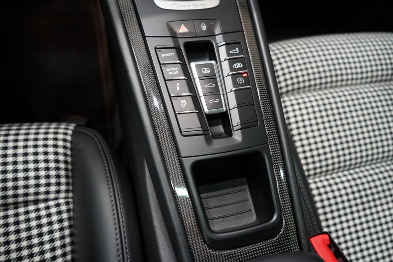 ポルシェ 911(Type991.1) Carrera S PDK 左H ペピータ柄シート スポクロ スポエグ スポーツステア ガラスSR オールレザー 中古車 中古車