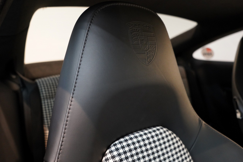 ポルシェ 911(Type991.1) Carrera S PDK 左H ペピータ柄シート スポクロ スポエグ スポーツステア ガラスSR オールレザー 中古車 中古車