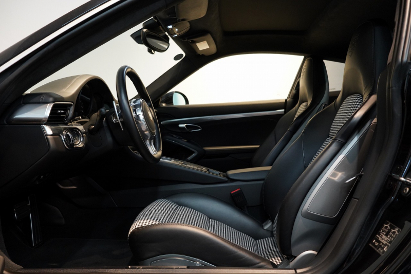 ポルシェ 911(Type991.1) Carrera S PDK 左H ペピータ柄シート スポクロ スポエグ スポーツステア ガラスSR オールレザー 中古車 中古車