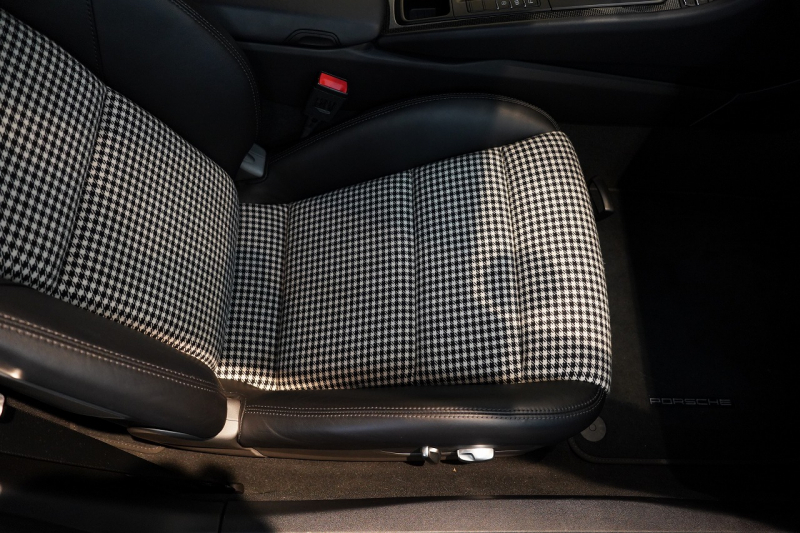 ポルシェ 911(Type991.1) Carrera S PDK 左H ペピータ柄シート スポクロ スポエグ スポーツステア ガラスSR オールレザー 中古車 中古車