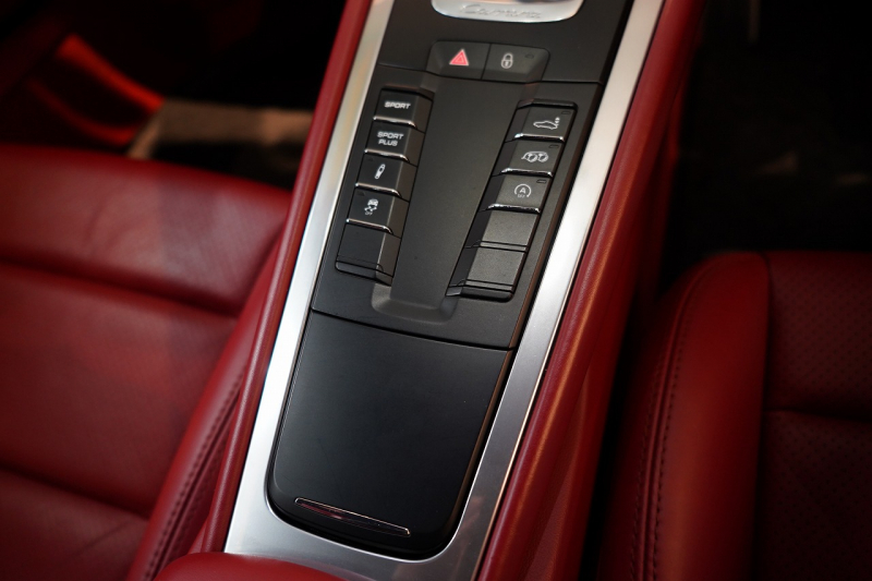 ポルシェ 911(Type991.1) Carrera S PDK PC入庫22回 スポクロ スポエグ スポーツステア ナチュラルレザーインテリア 4wayスポーツシートプラス PASMスポーツシャシー 中古車 中古車