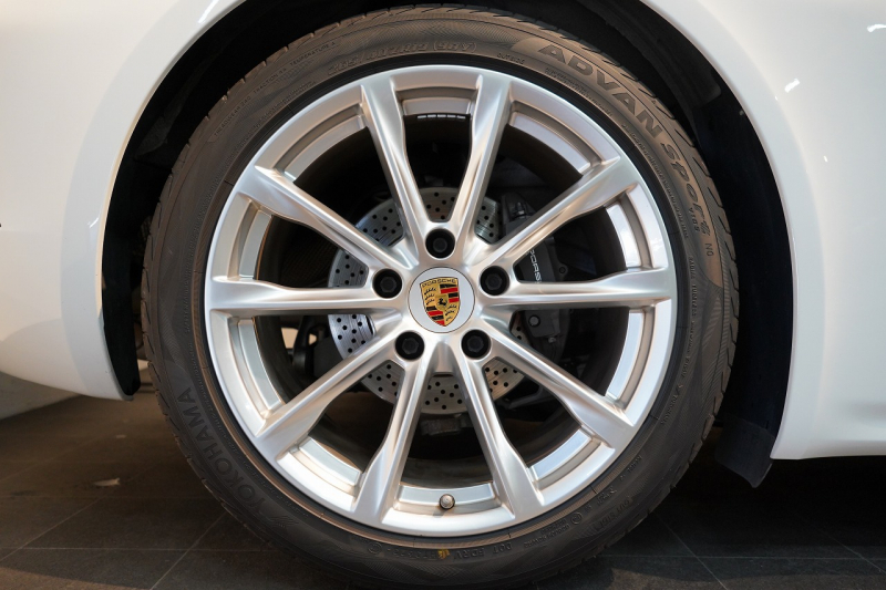 ポルシェ 718 ボクスター 2.0 6MT 19インチBoxsterSホイール スポーツエグゾースト スポーツテールパイプ 電格ミラー 中古車 中古車