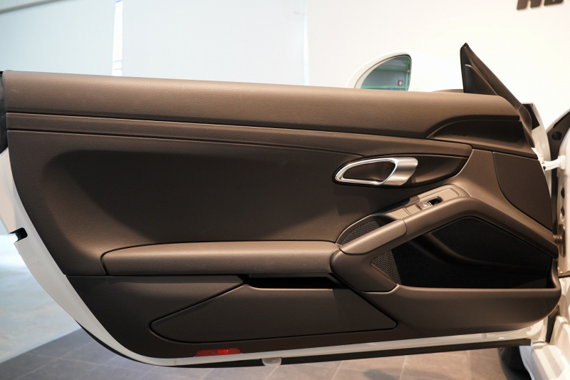 ポルシェ 718 ボクスター 2.0 6MT 19インチBoxsterSホイール スポーツエグゾースト スポーツテールパイプ 電格ミラー 中古車 中古車