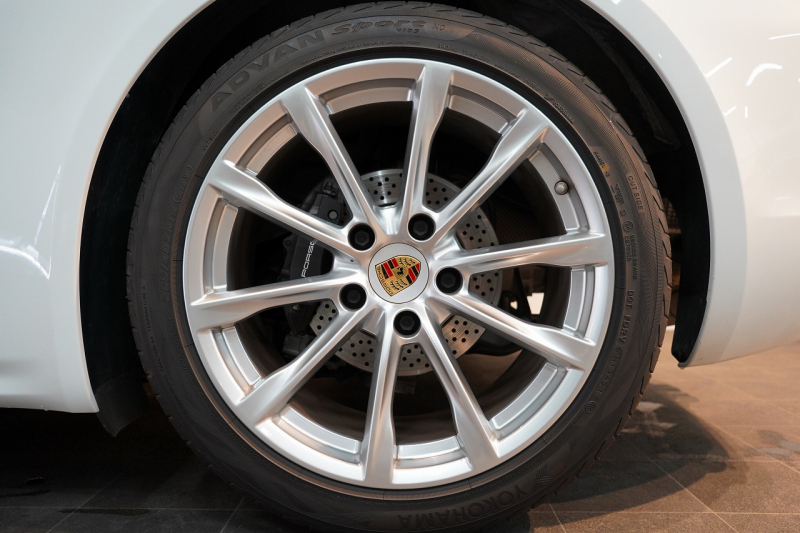 ポルシェ 718 ボクスター 2.0 6MT 19インチBoxsterSホイール スポーツエグゾースト スポーツテールパイプ 電格ミラー 中古車 中古車