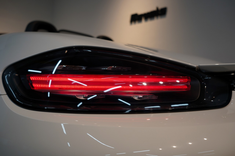 ポルシェ 718 ボクスター 2.0 6MT 19インチBoxsterSホイール スポーツエグゾースト スポーツテールパイプ 電格ミラー 中古車 中古車