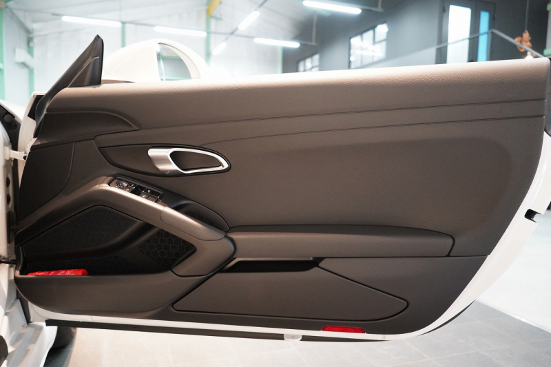 ポルシェ 718 ボクスター 2.0 6MT 19インチBoxsterSホイール スポーツエグゾースト スポーツテールパイプ 電格ミラー 中古車 中古車