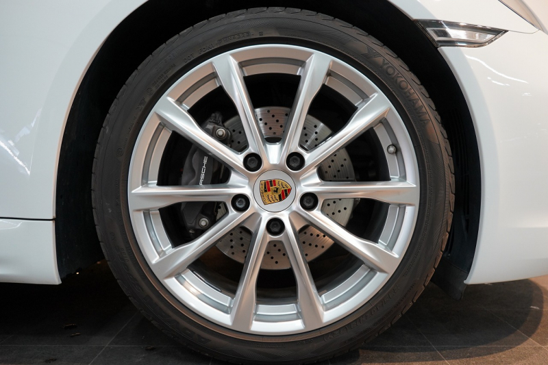 ポルシェ 718 ボクスター 2.0 6MT 19インチBoxsterSホイール スポーツエグゾースト スポーツテールパイプ 電格ミラー 中古車 中古車