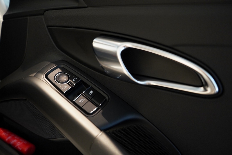 ポルシェ 718 ボクスター 2.0 6MT 19インチBoxsterSホイール スポーツエグゾースト スポーツテールパイプ 電格ミラー 中古車 中古車