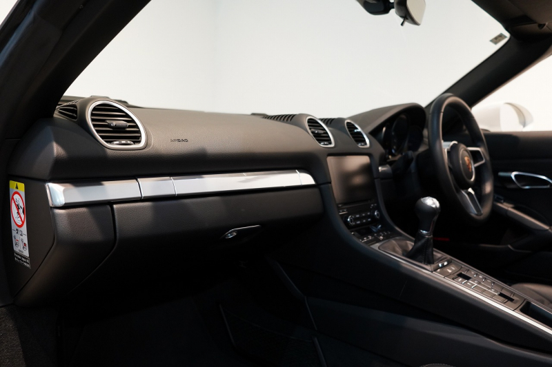 ポルシェ 718 ボクスター 2.0 6MT 19インチBoxsterSホイール スポーツエグゾースト スポーツテールパイプ 電格ミラー 中古車 中古車