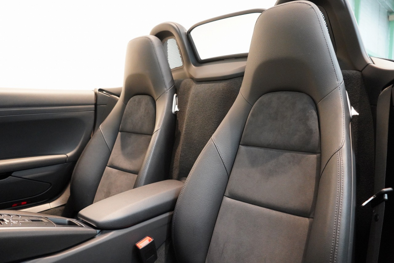 ポルシェ 718 ボクスター 2.0 6MT 19インチBoxsterSホイール スポーツエグゾースト スポーツテールパイプ 電格ミラー 中古車 中古車