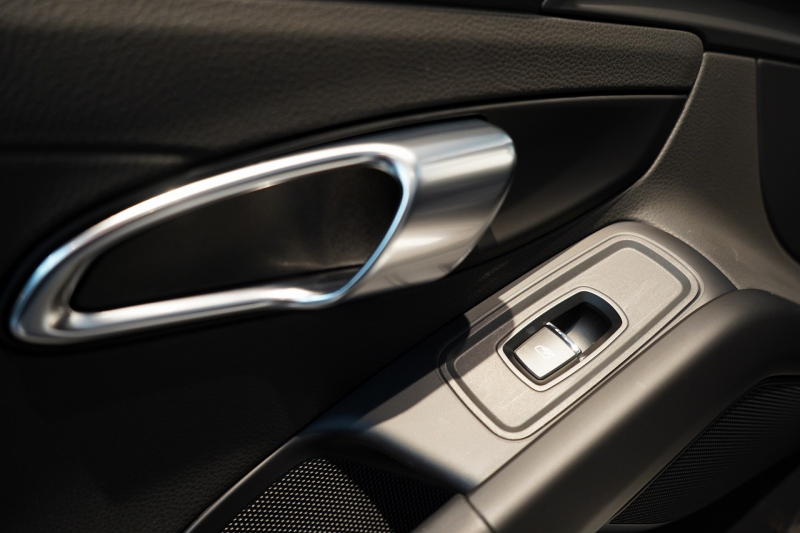 ポルシェ 718 ボクスター 2.0 6MT 19インチBoxsterSホイール スポーツエグゾースト スポーツテールパイプ 電格ミラー 中古車 中古車