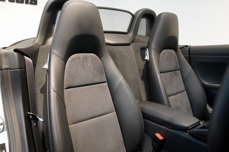 ポルシェ 718 ボクスター 2.0 6MT 19インチBoxsterSホイール スポーツエグゾースト スポーツテールパイプ 電格ミラー 中古車 中古車