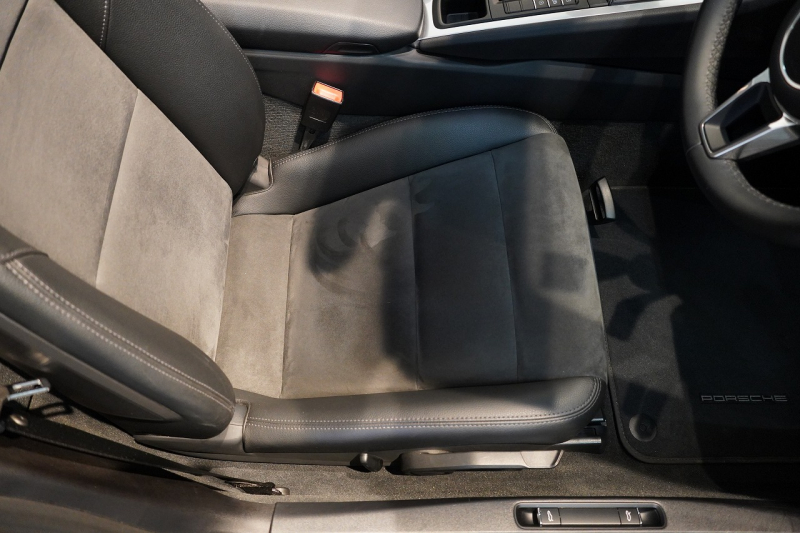 ポルシェ 718 ボクスター 2.0 6MT 19インチBoxsterSホイール スポーツエグゾースト スポーツテールパイプ 電格ミラー 中古車 中古車