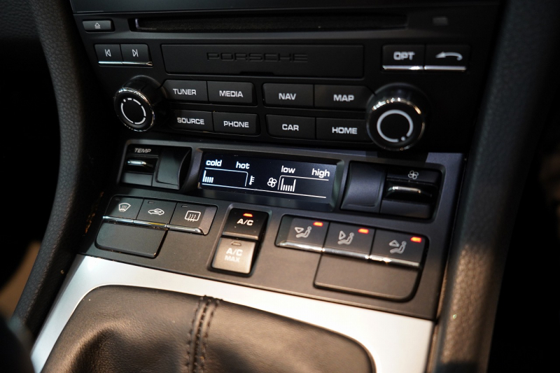 ポルシェ 718 ボクスター 2.0 6MT 19インチBoxsterSホイール スポーツエグゾースト スポーツテールパイプ 電格ミラー 中古車 中古車