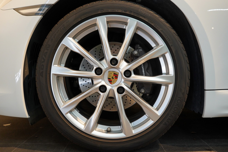 ポルシェ 718 ボクスター 2.0 6MT 19インチBoxsterSホイール スポーツエグゾースト スポーツテールパイプ 電格ミラー 中古車 中古車