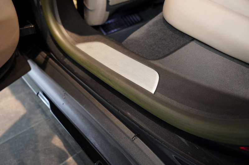 ポルシェ タイカン クロスツーリスモ 4S 1オーナー OP334 スポクロ ツートーンスムースレザー リアアクスルステア パワステプラス パノラマルーフ バルカノグレー 中古車 中古車