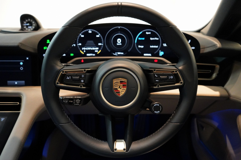 ポルシェ タイカン クロスツーリスモ 4S 1オーナー OP334 スポクロ ツートーンスムースレザー リアアクスルステア パワステプラス パノラマルーフ バルカノグレー 中古車 中古車