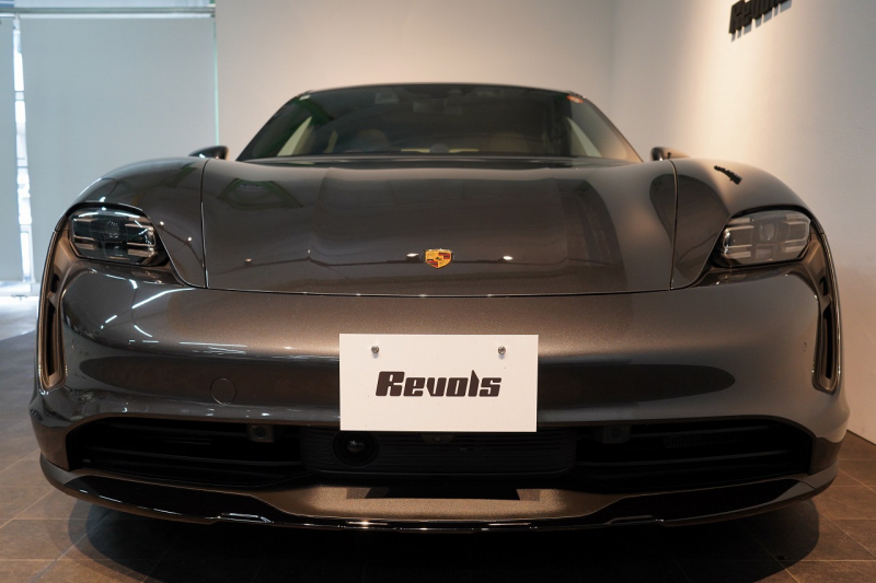 ポルシェ タイカン クロスツーリスモ 4S 1オーナー OP334 スポクロ ツートーンスムースレザー リアアクスルステア パワステプラス パノラマルーフ バルカノグレー 中古車 中古車