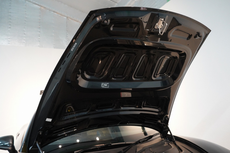 ポルシェ タイカン クロスツーリスモ 4S 1オーナー OP334 スポクロ ツートーンスムースレザー リアアクスルステア パワステプラス パノラマルーフ バルカノグレー 中古車 中古車