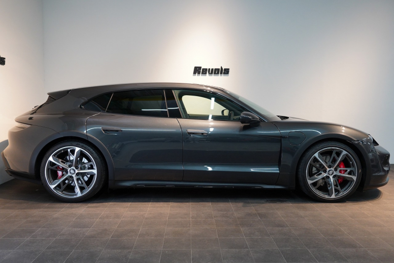 ポルシェ タイカン クロスツーリスモ 4S 1オーナー OP334 スポクロ ツートーンスムースレザー リアアクスルステア パワステプラス パノラマルーフ バルカノグレー 中古車 中古車