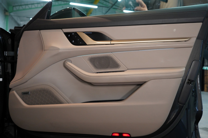 ポルシェ タイカン クロスツーリスモ 4S 1オーナー OP334 スポクロ ツートーンスムースレザー リアアクスルステア パワステプラス パノラマルーフ バルカノグレー 中古車 中古車