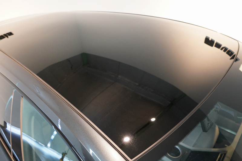 ポルシェ タイカン クロスツーリスモ 4S 1オーナー OP334 スポクロ ツートーンスムースレザー リアアクスルステア パワステプラス パノラマルーフ バルカノグレー 中古車 中古車