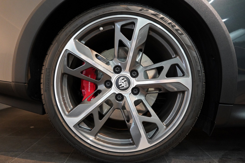 ポルシェ タイカン クロスツーリスモ 4S 1オーナー OP334 スポクロ ツートーンスムースレザー リアアクスルステア パワステプラス パノラマルーフ バルカノグレー 中古車 中古車