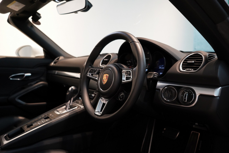 ポルシェ 718 ボクスター GTS 2.5 PDK 延長保証付 キャララホワイトメタリック PDLSティンテッドヘッドライト ロールオーバーバー同色塗装 中古車 中古車