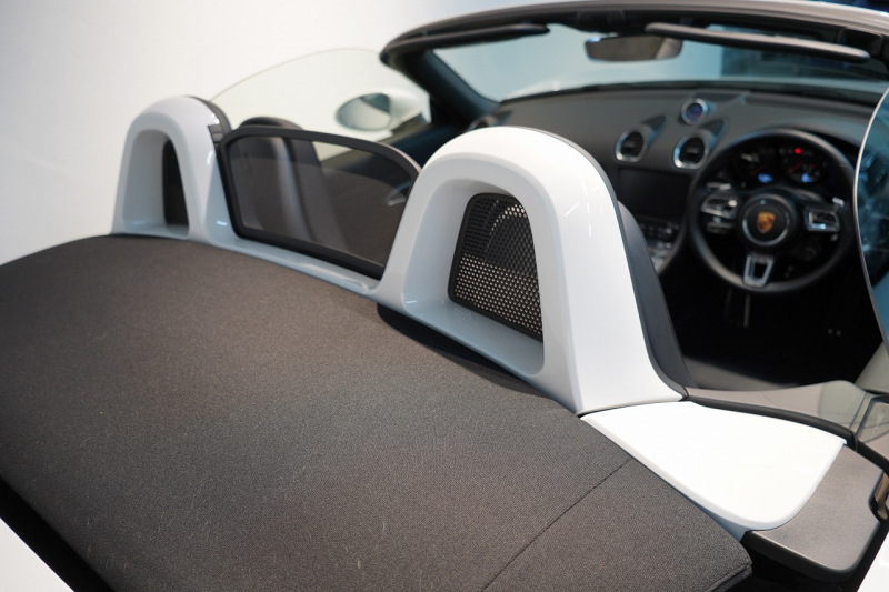 ポルシェ 718 ボクスター GTS 2.5 PDK 延長保証付 キャララホワイトメタリック PDLSティンテッドヘッドライト ロールオーバーバー同色塗装 中古車 中古車