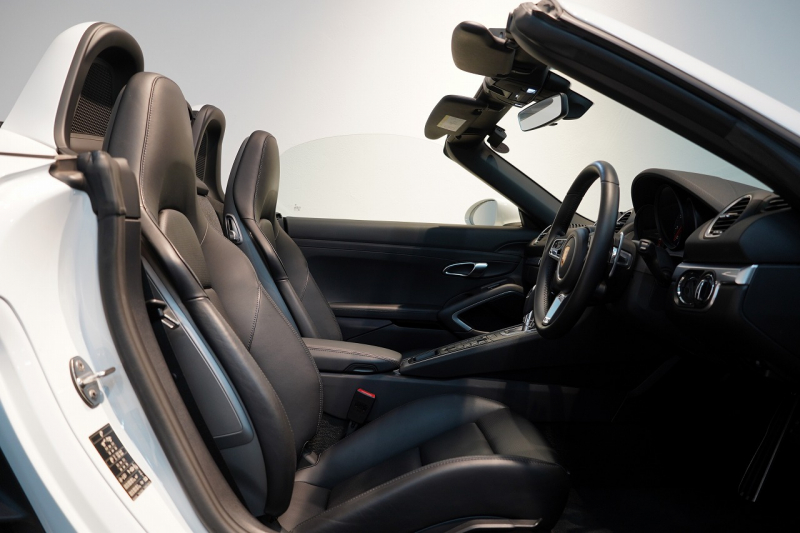 ポルシェ 718 ボクスター GTS 2.5 PDK 延長保証付 キャララホワイトメタリック PDLSティンテッドヘッドライト ロールオーバーバー同色塗装 中古車 中古車