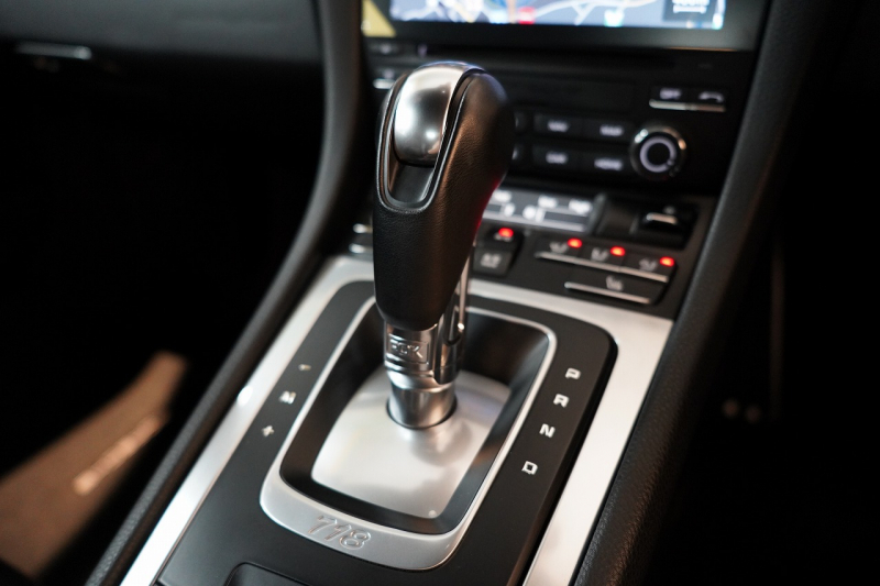 ポルシェ 718 ボクスター GTS 2.5 PDK 延長保証付 キャララホワイトメタリック PDLSティンテッドヘッドライト ロールオーバーバー同色塗装 中古車 中古車