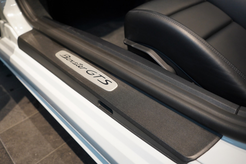 ポルシェ 718 ボクスター GTS 2.5 PDK 延長保証付 キャララホワイトメタリック PDLSティンテッドヘッドライト ロールオーバーバー同色塗装 中古車 中古車