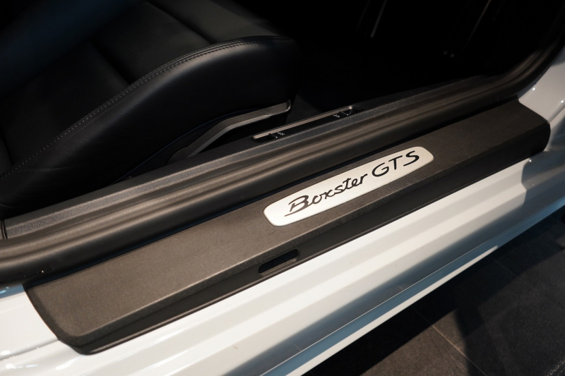 ポルシェ 718 ボクスター GTS 2.5 PDK 延長保証付 キャララホワイトメタリック PDLSティンテッドヘッドライト ロールオーバーバー同色塗装 中古車 中古車