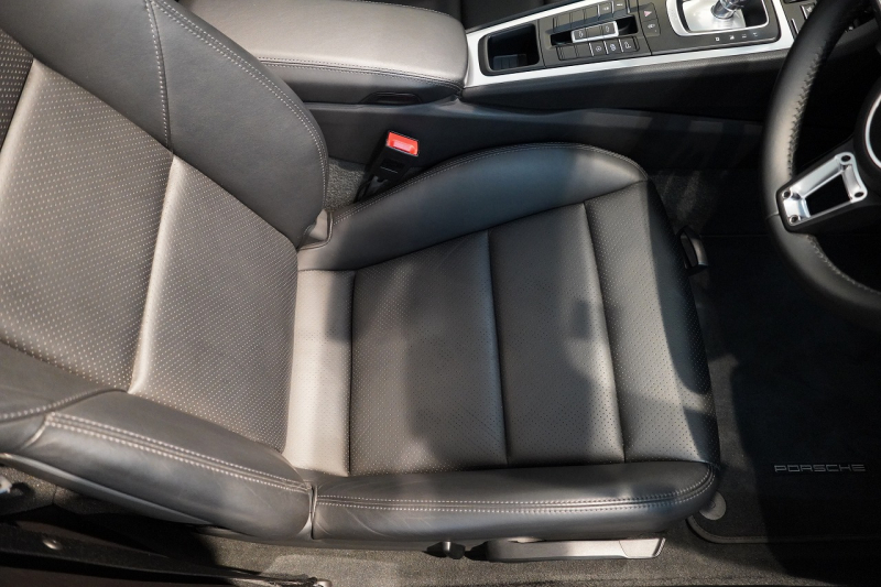 ポルシェ 718 ボクスター GTS 2.5 PDK 延長保証付 キャララホワイトメタリック PDLSティンテッドヘッドライト ロールオーバーバー同色塗装 中古車 中古車